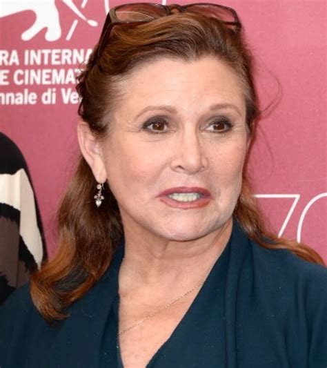 Carrie Fisher Suffers Heart Attack