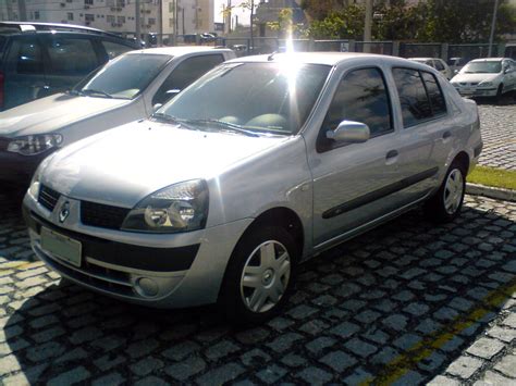 Fil:Renault Clio Sedan 2006 silver.jpg - Wikipedia, den frie encyklopædi