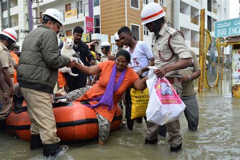 Members of the fire forces and volunteers participate in relief ...