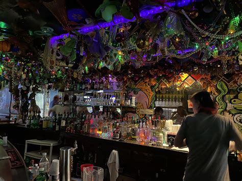 Top 5 New Orleans Dive Bars - Scoundrel's Field Guide