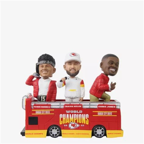 Patrick Mahomes Super Bowl Parade - Image to u