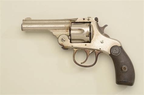 Harrington & Richardson Arms Co. DA top break revolver, .32 cal., 3-1/4 ...