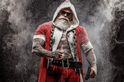 Bad Santa Claus with gun - TOP FIT STUDIOS