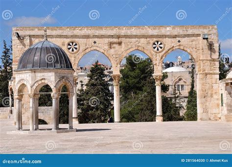 Aqsa Mosque is Located in Jerusalem. Editorial Image - Image of town ...