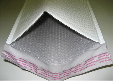 Co Extruded Film Shipping Poly Mailers / Bubble Wrap Packaging Envelopes