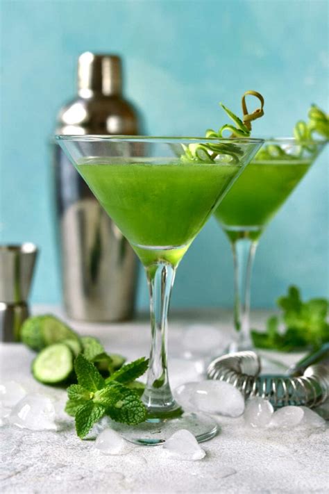 30+ Refreshing Alcoholic Green Cocktail Recipes - Delightful Mom Food