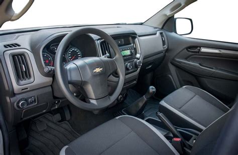 Chevrolet-S10-cabina-simple-LS-interior - Mega Autos