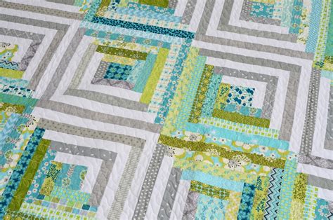 Hyacinth Quilt Designs: My modern Log Cabin quilt...