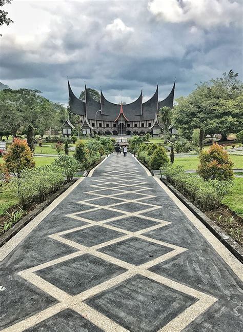 Rumah Gadang Minangkabau Indonesia | Minangkabau, Padang, Beautiful hotels