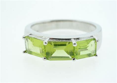 Sterling Silver and Emerald Cut Peridot Ring | EBTH