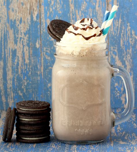 Oreo Milkshake Recipe! {Just 4 Ingredients}} - The Frugal Girls