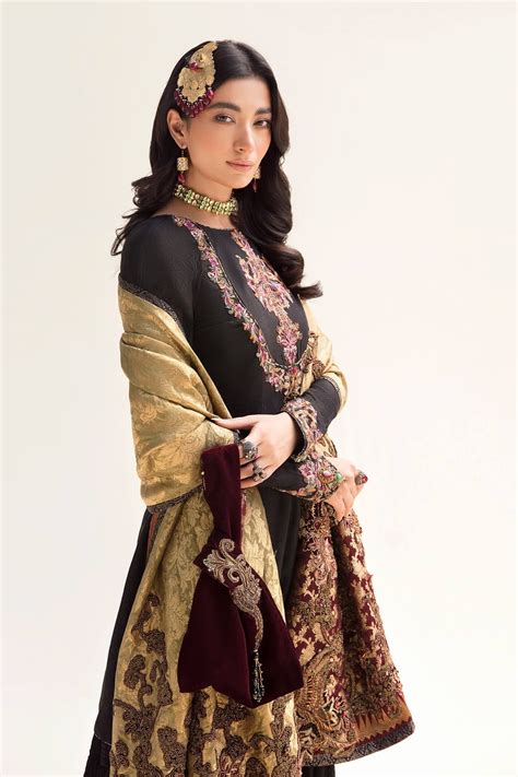 Queen of the Night (Shawl) - NILOFER SHAHID