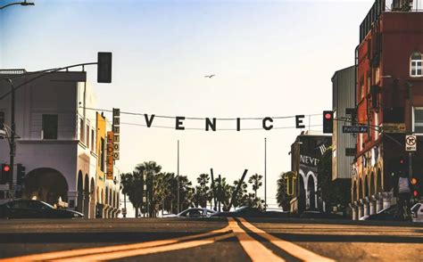 Venice Beach Parking: Free Spots, Public Lots, and Tips [2022]