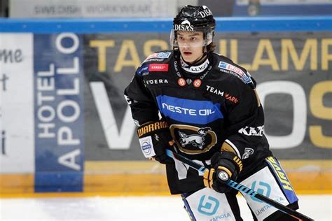 Sebastian Aho Oulun Kärpät Ice Hockey Players, Nhl Players, Hurricanes Hockey, Who Plays It ...