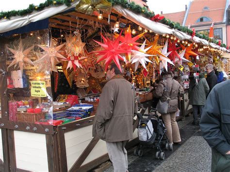 A stand selling Moravian Stars at the Bamberg Christmas Market. 2009 | Christmas in germany ...