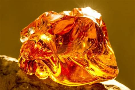 18 Eye-Catching Orange Gems, Minerals, Crystals, and Rocks (Photos)