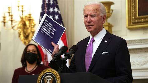 Biden to replace White House doctor with long-time physician - ABC News