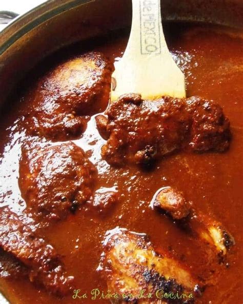 Mole de Pollo Mexicano~Chicken in a Mole Sauce - La Piña en la Cocina