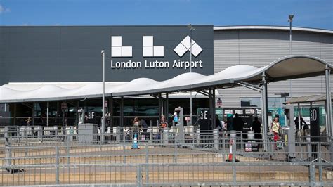 Luton Airport delivered 15 years' of growth in five years, inquiry hears - BBC News