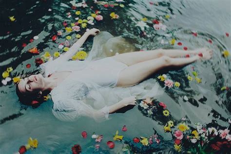 girl floating in water - Google Search Water Photography, Fashion Photography, Levitation ...