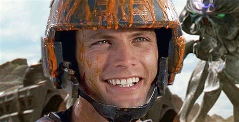 Đánh giá về Starship Troopers: Tác phẩm kinh điển của Paul Verhoeven là tác phẩm châm biếm hay ...