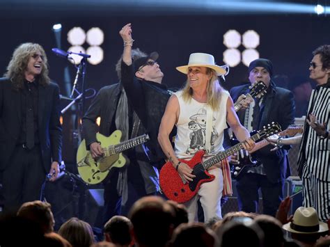 Cheap Trick - Rock and Roll Hall of Fame Induction 2016 - Pictures - CBS News