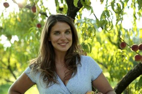 Chef Vivian Howard - A Chef's Life - PBS television | Vivian howard, Chef vivian howard, Chef life