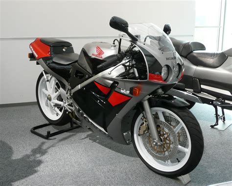 212: The Excellent Motorcycles Of Honda VFR 400