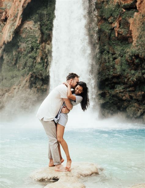 A 10-Mile Hike to Havasu Falls was Worth the Trek for these Engagement ...