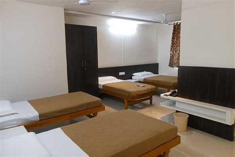 HOTEL LANDMARK - Prices & Reviews (Kolhapur, Maharashtra)