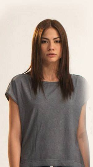 Turkish actress - Demet Özdemir Turkish Fashion, Turkish Beauty, Baddie Outfits Casual, Celebs ...