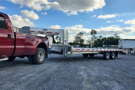 What Is a Gooseneck Trailer Hitch?