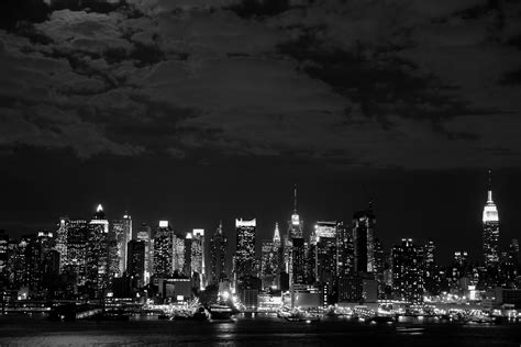 Download Black & White Manhattan Man Made New York 4k Ultra HD Wallpaper