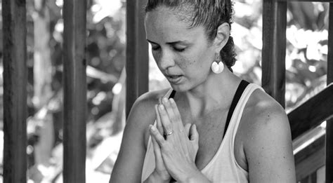 Anjali Mudra Meaning | The Benefits of “Prayer Hands” In Yoga