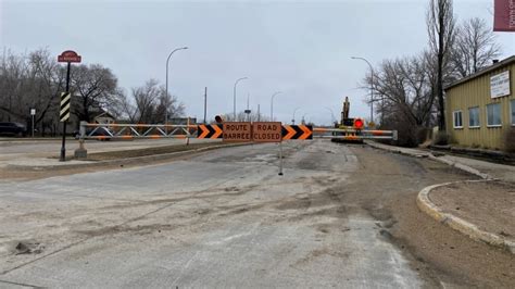 Highway 75 near Morris closed due to flooding | CBC News