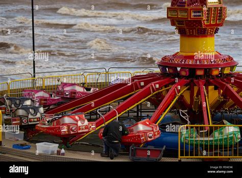 bridlington uk fun fair ride Stock Photo: 95040363 - Alamy