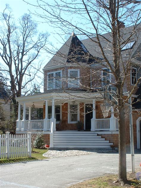 Shingle Style Porch - TIMELESS ARCHITECTURE