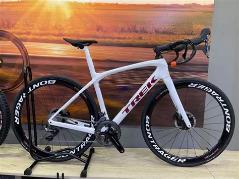 Trek Madone SLR Project One - Dura Ace 11v 2021 White and Dark Velvet ...