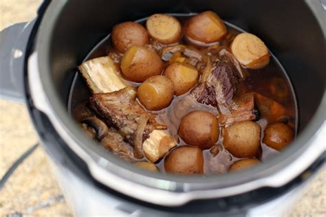 Pressure Cooker Short Ribs and Mushrooms Recipe