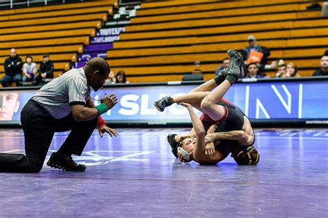 Wrestling: Northwestern begins 2016 against Iowa in toughest match yet