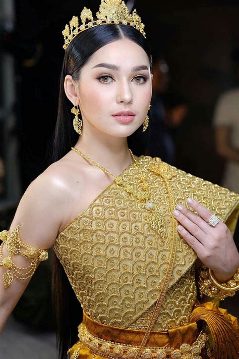 Thai Chakkri Dress by Khmer model. (Thailand’s national clothing) | Cambodian wedding dress ...