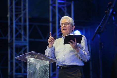 Thousands Gather at New York's Central Park to Hear Rev. Luis Palau Preach: 'Although Jesus Isn ...