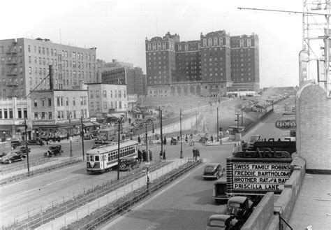 161st Street facing Grand Concourse 1930's. | Bronx history, New york city pictures, Bronx nyc