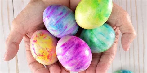 How to Make Shaving Cream Easter Eggs - Dyeing Easter Eggs With Shaving Cream