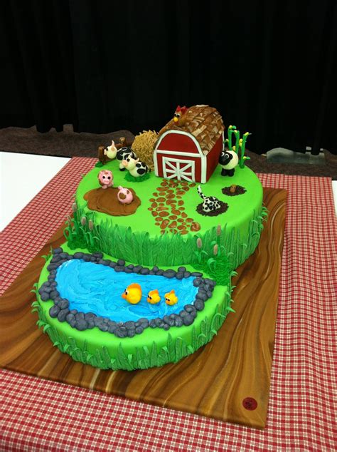 Farm Cake with Animals