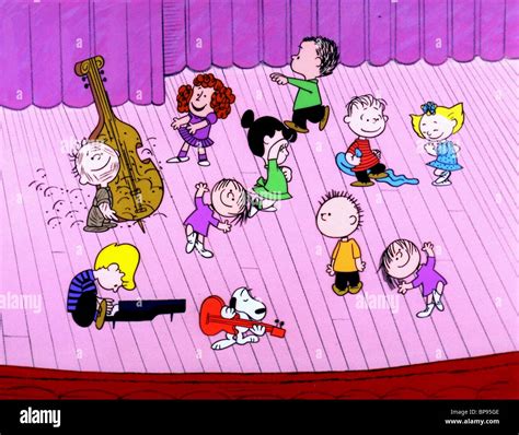 SCHROEDER LINUS SNOOPY & LUCY A CHARLIE BROWN CHRISTMAS (1965 Stock Photo: 30934750 - Alamy