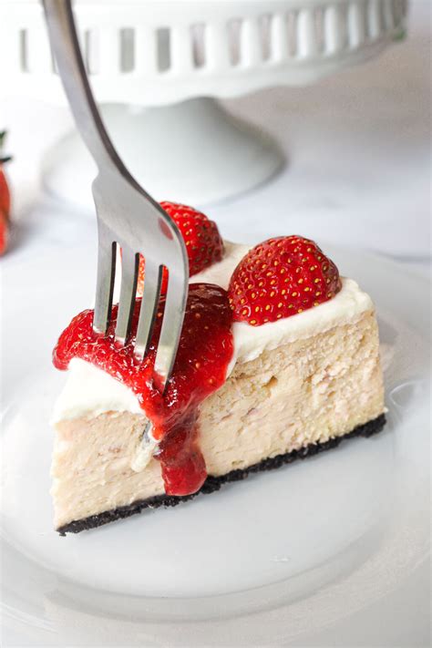 Oreo Strawberry Cheesecake (Creamy Cheesecake with Fresh Strawberries ...