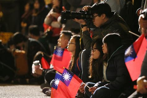 Cross-strait Crisis and Taiwan’s National Identity – The Diplomat