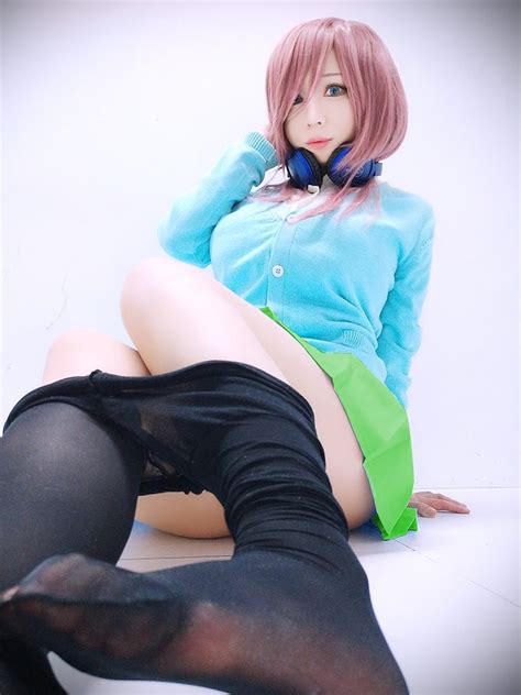 The Quintessential Quintuplets Miku Nakano cosplay af Chihiro - AnimeGuiden