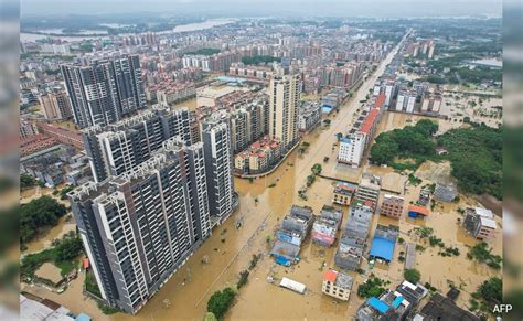 China's Highest-Level Rainstorm Warning As More Than 100,000 Evacuated After Deadly Floods